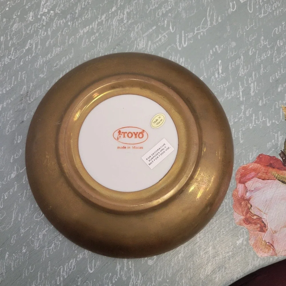 Toyo Bowl Lilly Pad‎ Flower Decorative Bowl.